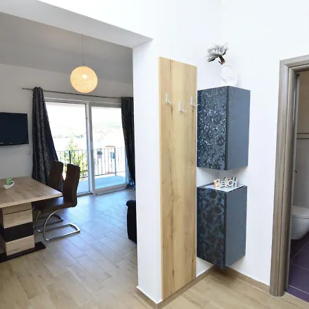 Apartman Lavanda-1 By Interhome Grebastica
